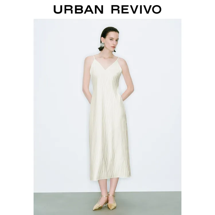 UR2025夏季新款女装休闲V领花纹图案吊带连衣裙UWG750148