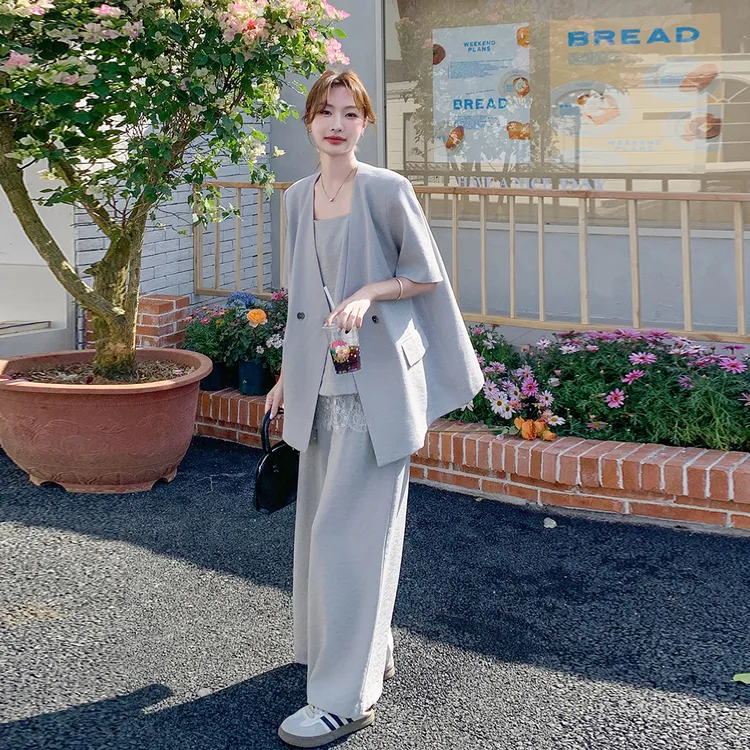 浅灰色设计感短袖西服套装女2025夏韩系蕾丝拼接吊带阔腿裤三件套