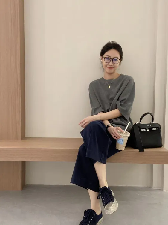 2025夏季新款简约灰色七分袖针织衫高级感宽松圆领上衣百搭休闲裤