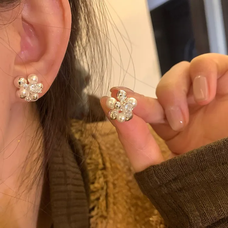 仿珍珠耳钉女小众高级感复古气质独特耳环2025年新款耳饰