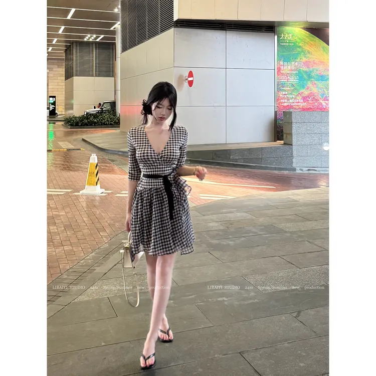 LIBAIYI 巨收腰 经典黑白格/显瘦百搭一片式绑带格纹连衣裙1559