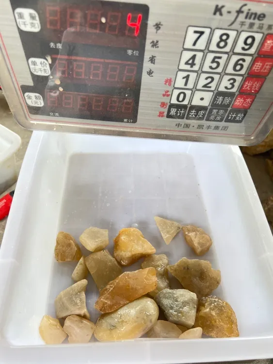 高山晶水晶洞荔枝洞混装有大有小随机发货，数量有限售完即止