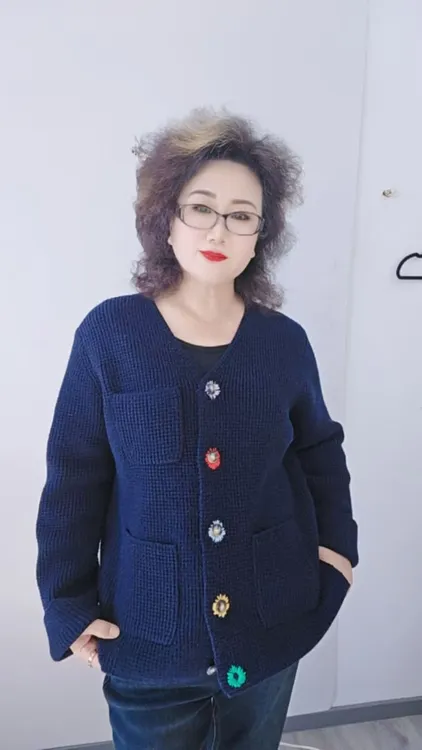 XXF-511秋冬季藏青蓝五彩手工缝扣开衫