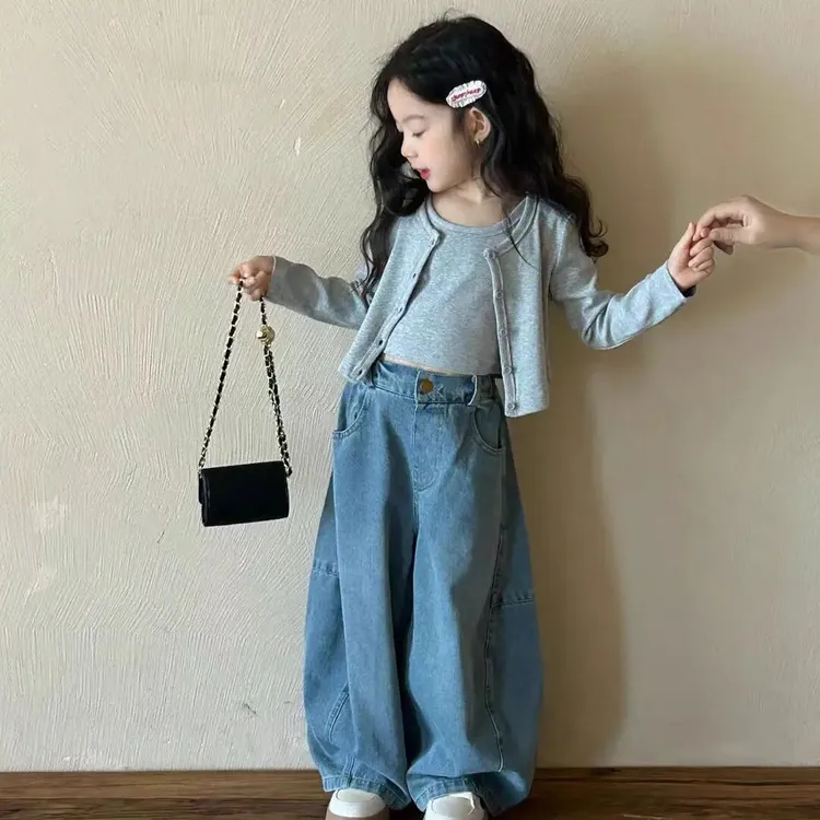 女童套装2025春秋款短款长袖开衫背心阔腿牛仔裤三件套
