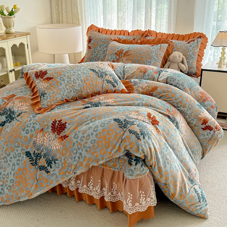 2025新爆款双层蕾丝花边牛奶绒印花床盖四件套床盖三件套