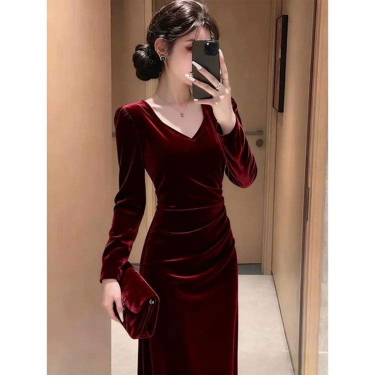 裙子秋冬款法式气质收腰小个子高级感长裙新款潮牌女装丝绒连衣裙