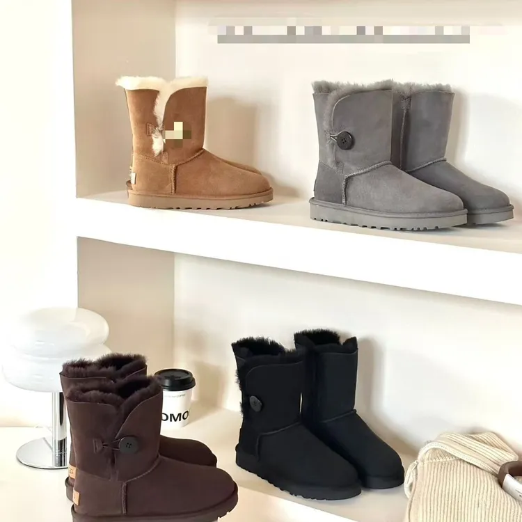 河南桑坡皮毛雪地靴一体保暖冬季中筒时尚女士桑坡雪地皮毛一体