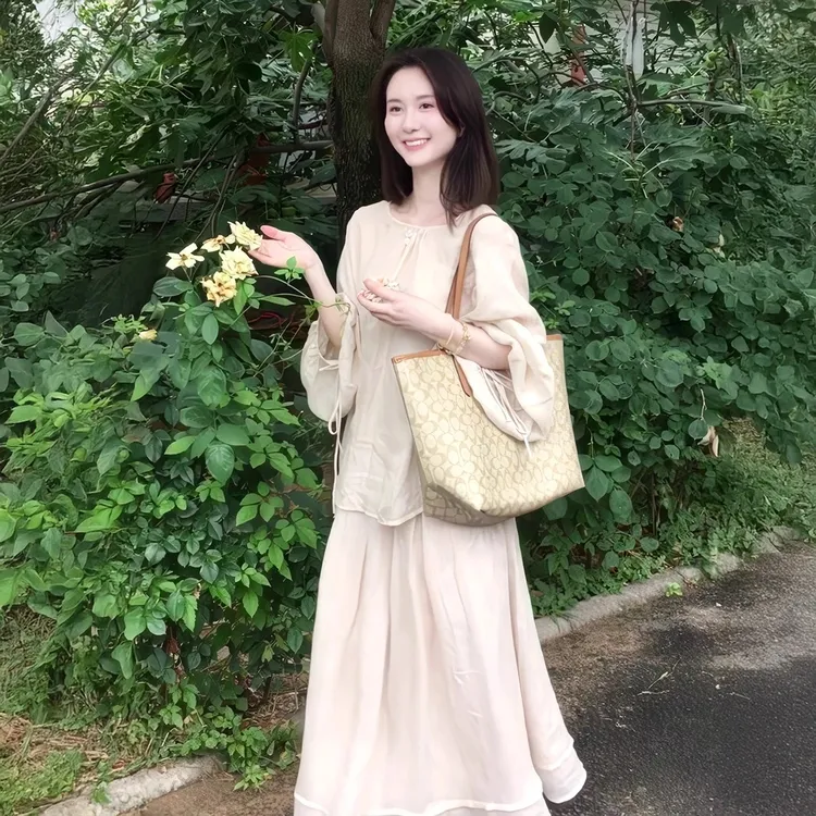 清冷松弛感穿搭套装女夏2025新款爆款米白色亚麻上衣半身裙两件套