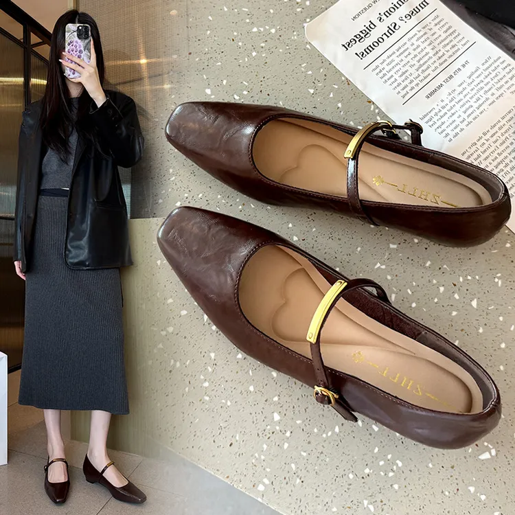 黑/棕 秋季新款时尚百搭法式晚风气质通勤单鞋女加肥加宽大码女鞋
