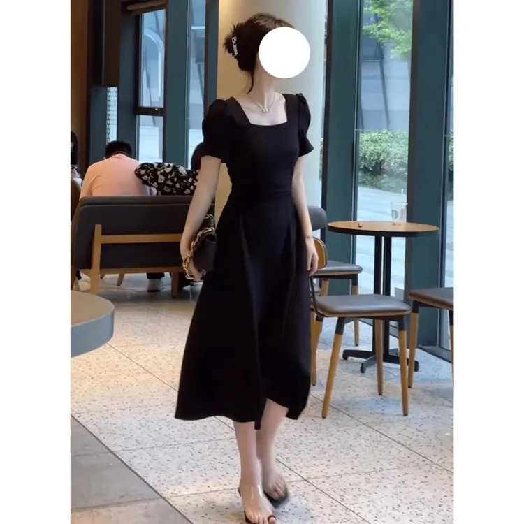 赫本风气质显瘦休闲连衣裙女2025年夏季法式泡泡袖遮肉方领裙子潮