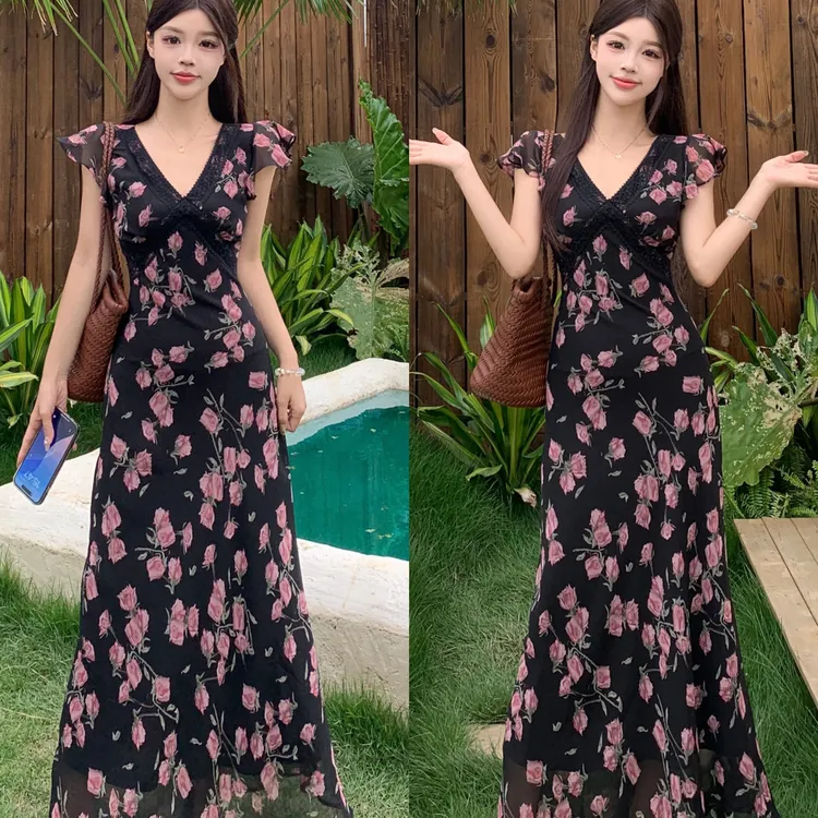 大码V领小飞袖碎花连衣裙女夏季新款法式绝美气质收腰黑色长裙女