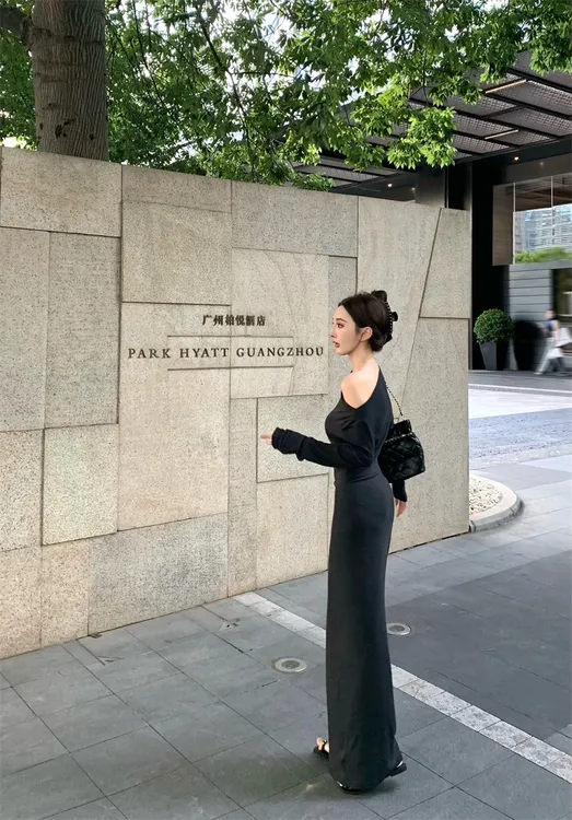 时髦、设计感气质辣妹斜肩长袖连衣裙#A673