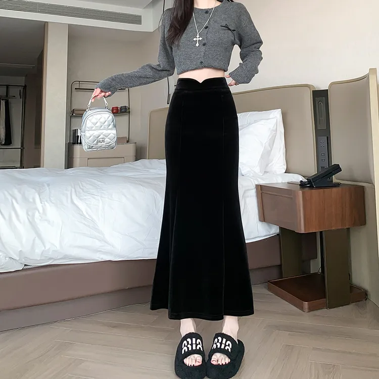 金丝绒半身裙女2025秋冬季新款百搭鱼尾裙高腰修身显瘦a字包臀裙