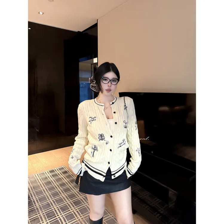 黑泽玄七“miu系维维安”Aran绞花系列！重磅手作高密织刺绣毛衣