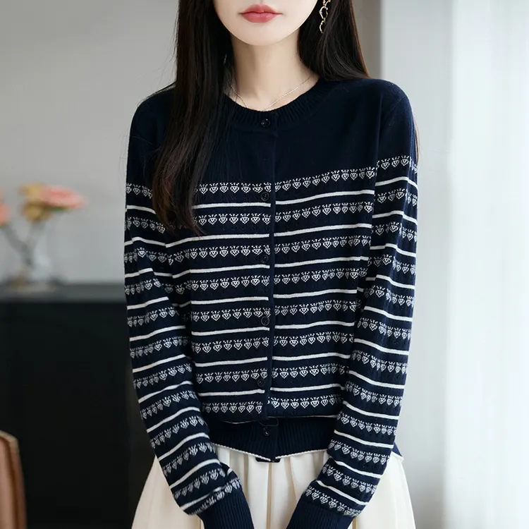 大码女装圆领条纹针织开衫春秋2025新款宽松外搭显瘦洋气上衣毛衣