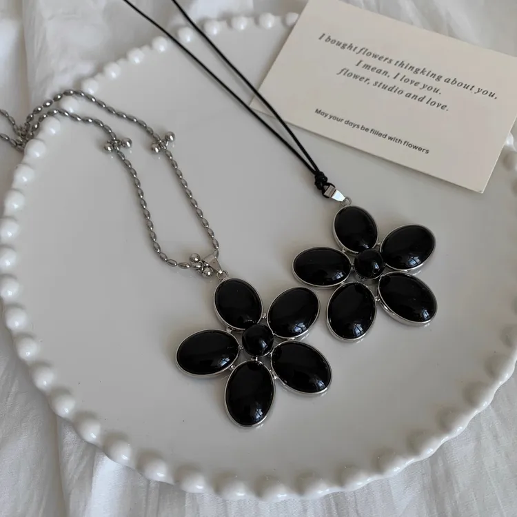 合金项链 ins风黑色花朵吊坠项链高级感百搭长款毛衣链配饰链女款
