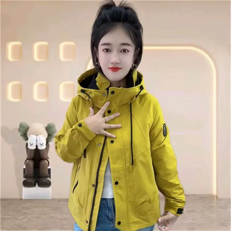 高端网红冲锋衣外套女潮款连帽纯色拉链小众减龄时尚短款夹克女款