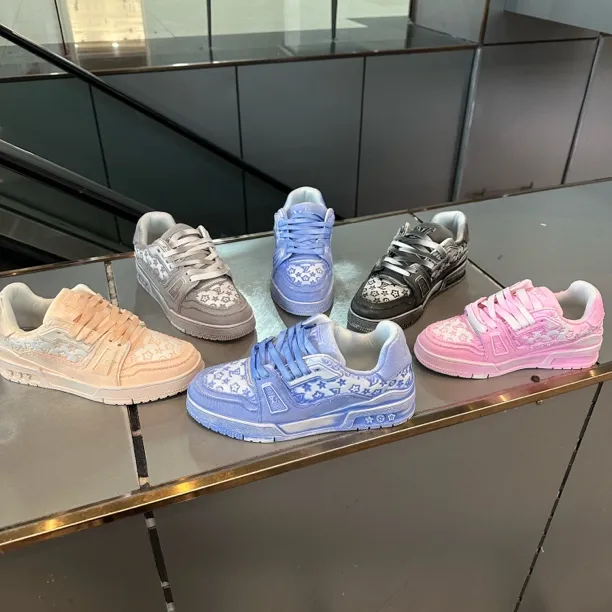 福建高品质时尚百搭四季潮流舒适个性男女休闲运动韩版情侣板鞋