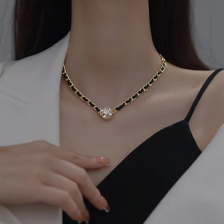 【小香风】皮革项链高级感磁吸吊坠女款黑色编织链条颈链礼品套装商品图