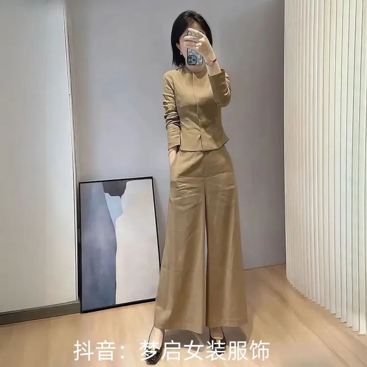 大方得体穿搭一整套巨好看高端气质小香风掐腰卡其色上衣套装裤秋