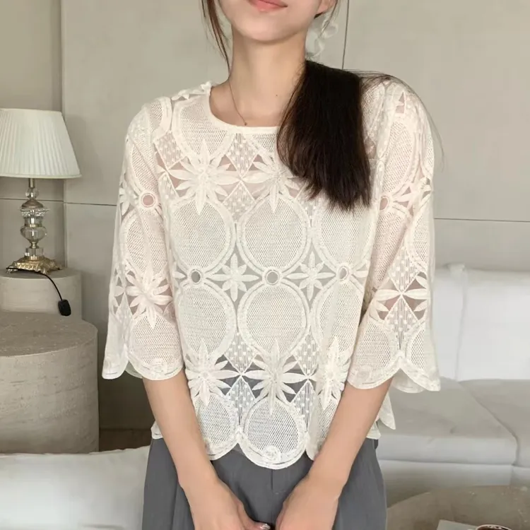 韩版上衣女甜美刺绣蕾丝半袖衫聚酯纤维梭织均码白色黑色杏色