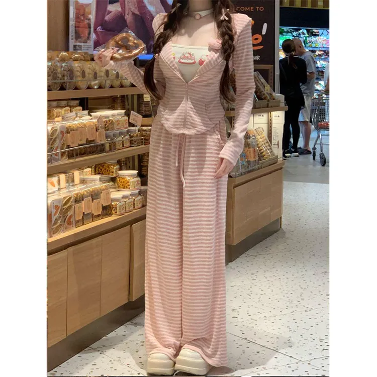 慵懒猫咪 早秋网红风连帽上衣背心阔腿长裤时尚套装条纹洋气纯欲