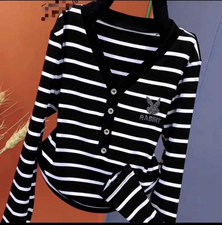 V领高弹力打底衫