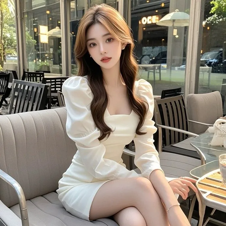 【店铺热销】纯欲辣妹风方领白色泡泡袖连衣裙女温柔气质女神范收