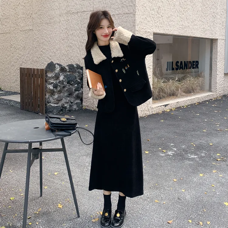 黑色复古灯芯绒套装裙女2025年冬季新款刺绣夹棉上衣半身裙两件套