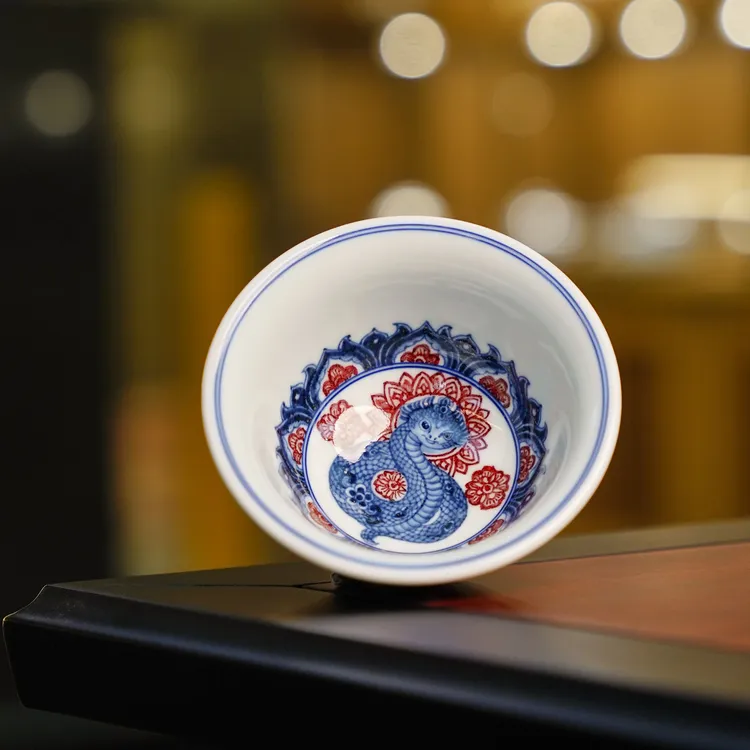 永明尚玩青花缠枝莲压手之陶瓷主人杯十二生肖系列*金蛇送福YM199