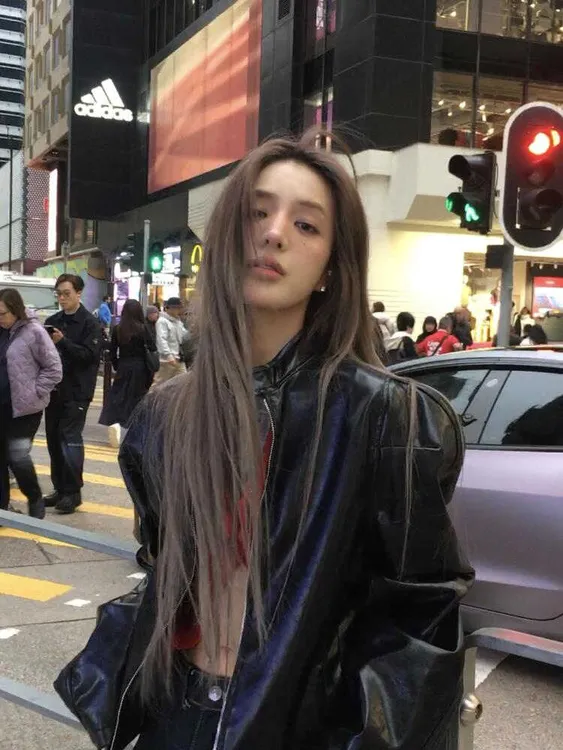 黑色酷飒皮衣外套女短款春秋季高级休闲独特潮流机车时尚气质夹克