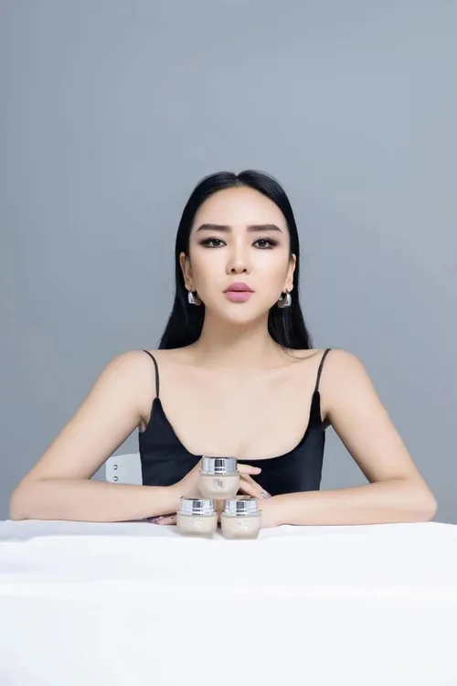 阿姚乐沁润遮瑕粉底液Bul象牙白女神套盒贵妇逆龄温和
