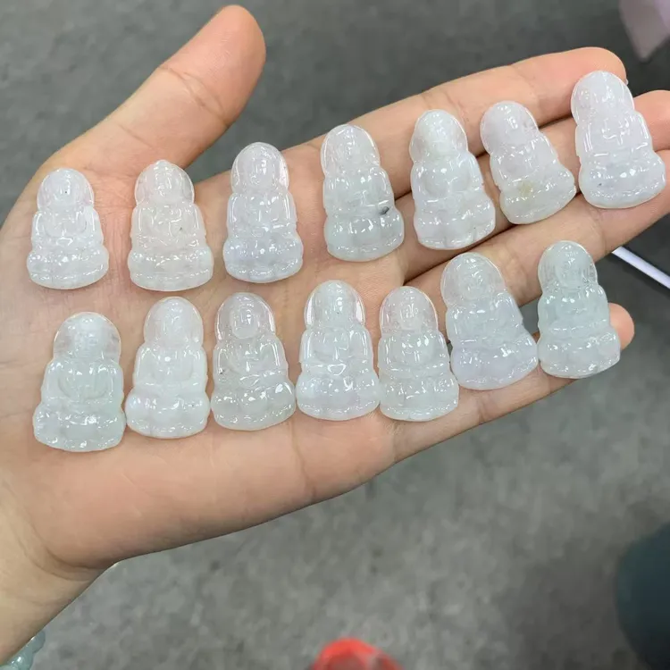 天然A货翡翠小小观音小朋友佩戴吊坠（有矿点）多样性发其一