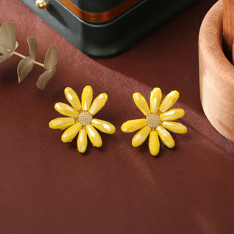 铜合金耳饰 爆款黄色小雏菊花朵耳钉高级感时尚简约清新甜美耳饰