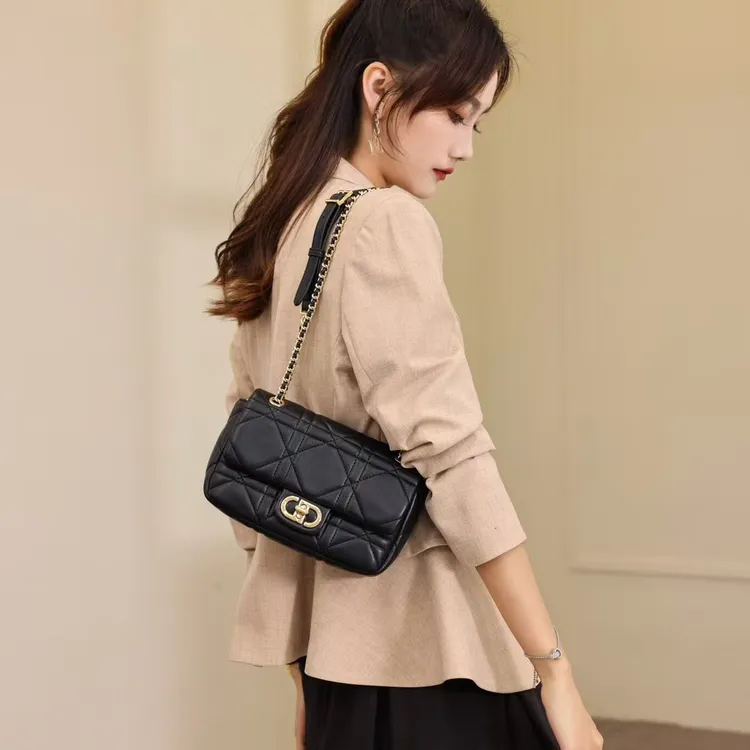 潮流轻奢以直播间介绍为准单肩包斜跨包复古绣线小香风百搭