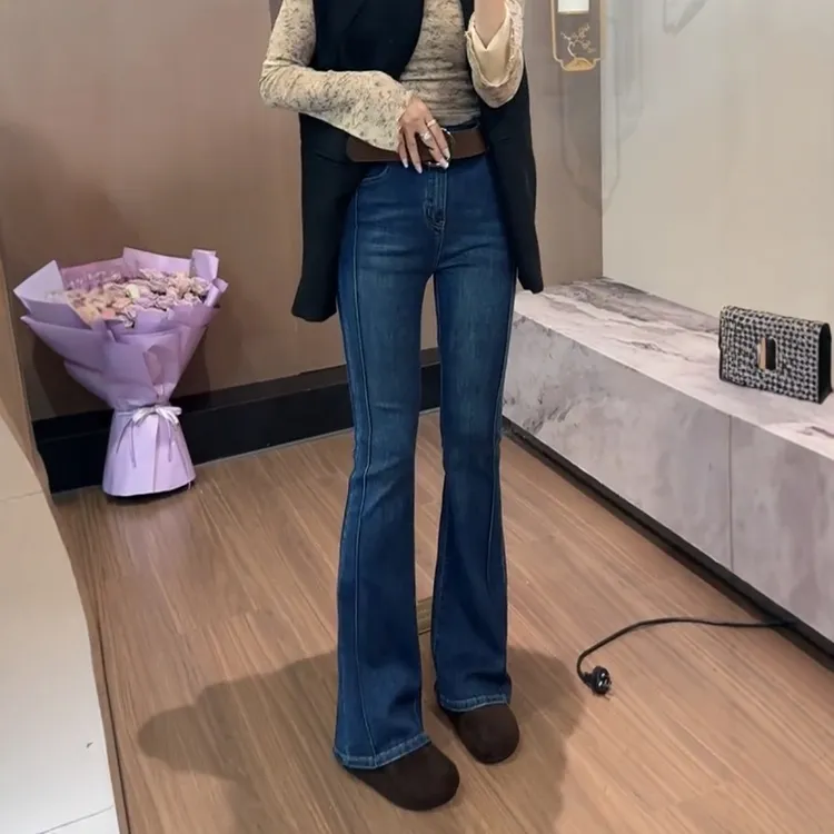 大码女装高腰显瘦百搭喇叭裤秋季新款欧货小众百搭黑色牛仔微喇裤
