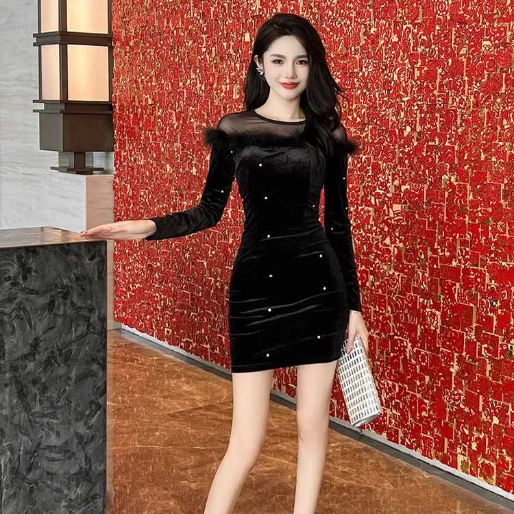 法式赫本风减龄黑色丝绒连衣裙性感镂空小个子长袖包臀小黑裙秋冬