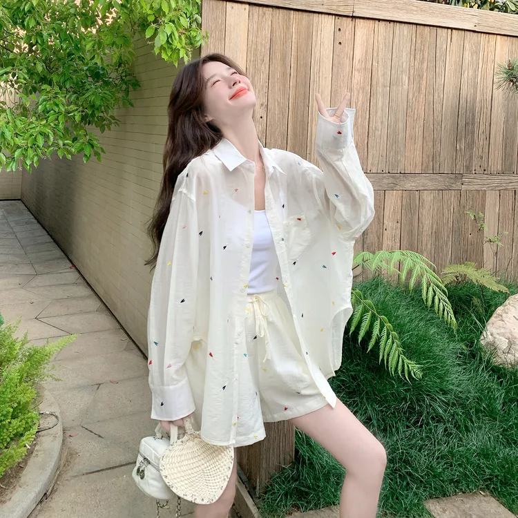 韩系上衣阔腿短裤套装女夏2025新款设计感爱心刺绣轻薄防晒两件套