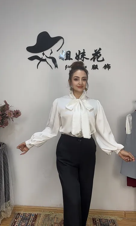 白色衬衫蝴蝶结气质法式V领春秋冬季时尚洋气小众设计感打底衬衣