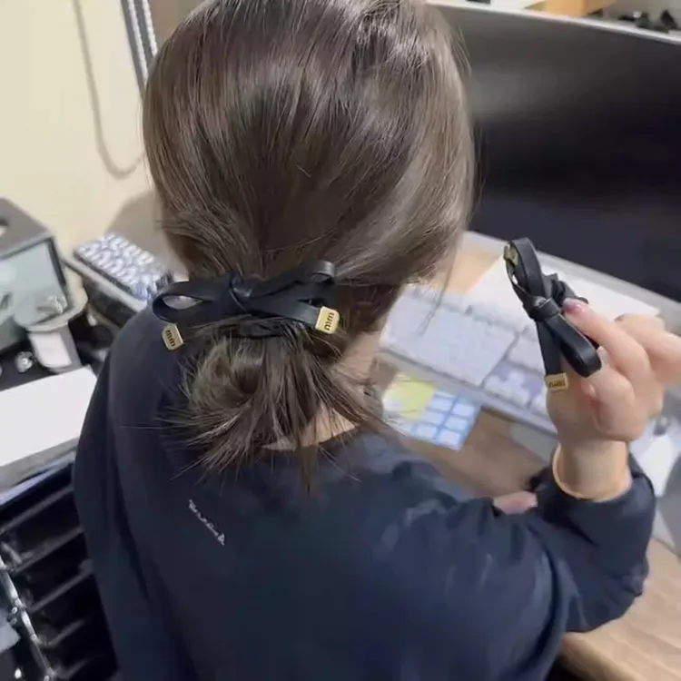 原创设计高级感金属字母头绳仿小羊皮蝴蝶结头饰头绳