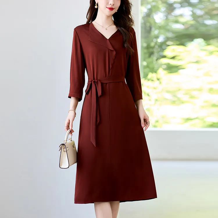 王小鸭连衣裙女2025年夏季新款高端气质妈妈桑蚕丝裙子收腰长款