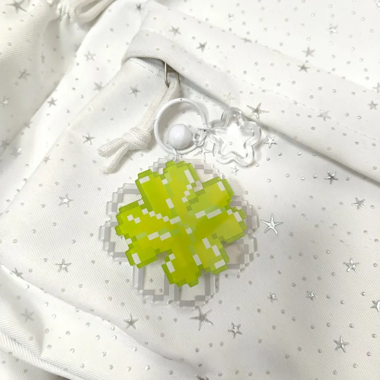 【元素】旋转四叶草挂件手工像素风亚克力钥匙扣永生花汽车挂摆件商品图
