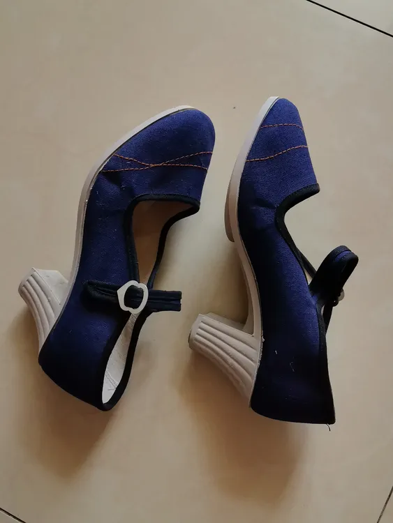 供销社遗留下来的老产品蓝色六厘米实跟一带高跟布鞋追求完美勿拍