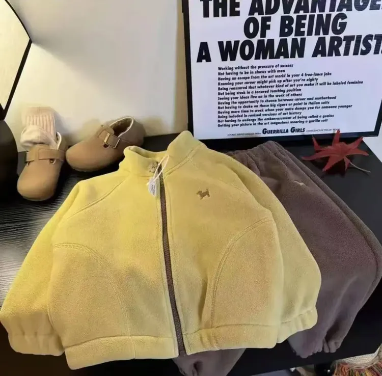 儿童套装2025新款男女童外套冬季新款儿童奥利绒套装保暖上衣潮服