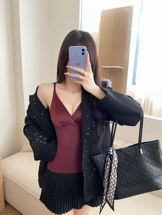 秋冬背心女法式深V聚拢无钢圈缎面吊带大码显瘦无痕女士美背