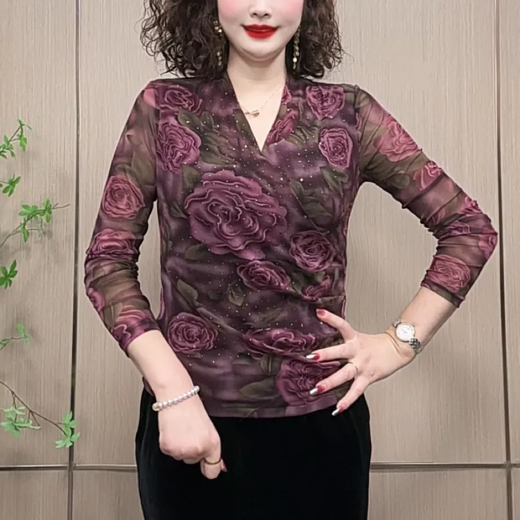 时髦春秋新款烫钻交叉领时尚洋气女士长袖肌肤纱V领显瘦打底衫女