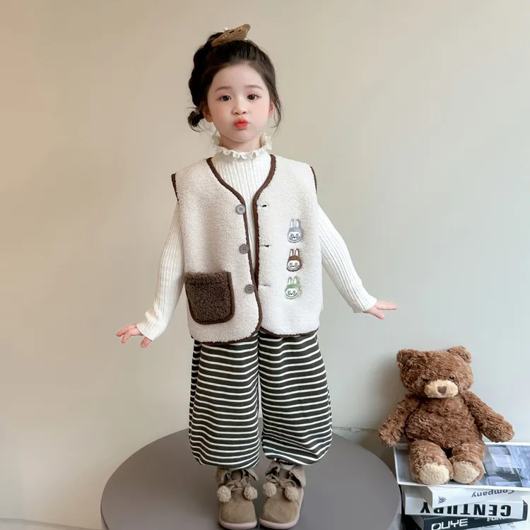 女童卡通马甲秋冬季2025新款时髦儿童坎肩背心女宝宝外穿毛呢外套