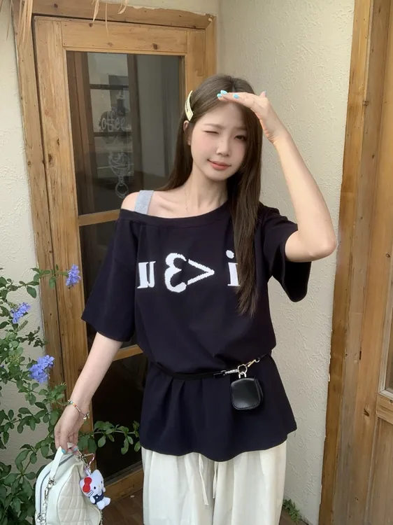 2025年春夏韩系露肩锁骨设计感洋气斜肩字母时尚百搭女短袖t潮流