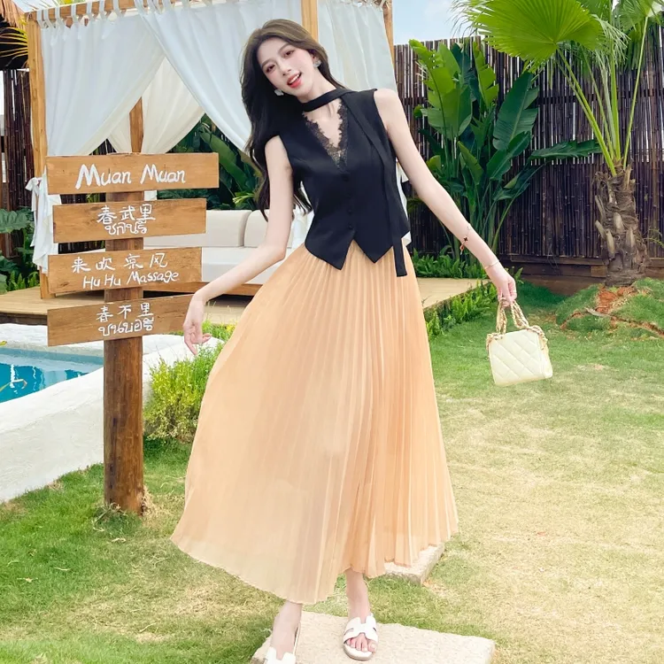 气质V领蕾丝拼接收腰显瘦无袖马甲+高腰百褶半身长裙两件套