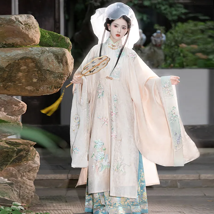 重回汉唐 满庭芳 秋季新款重工刺绣直领对襟披风女款明制汉服套装